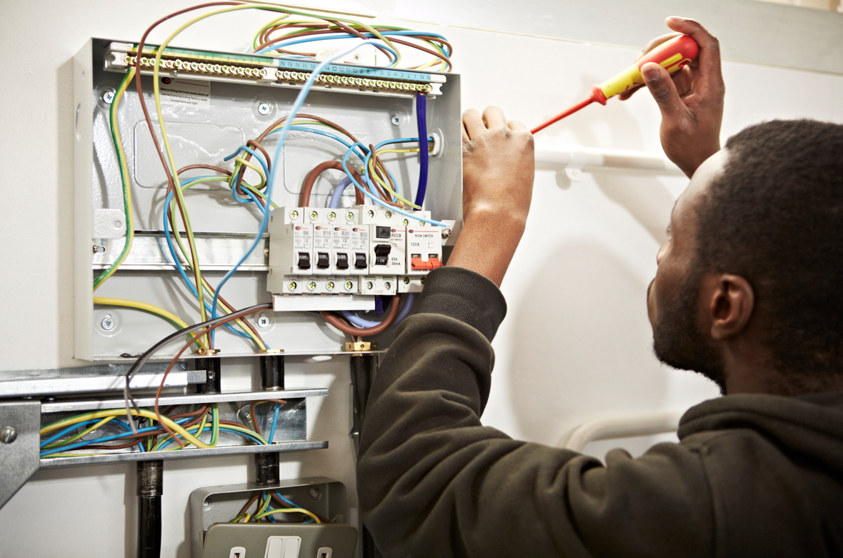 17+ Electrician Course Online