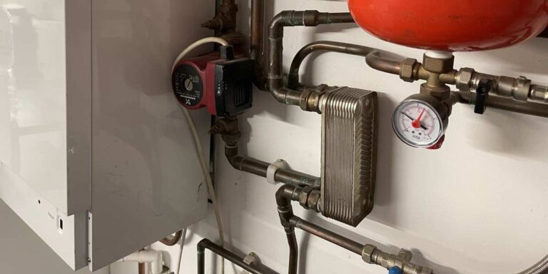Do I need to be a plumber before training in gas?